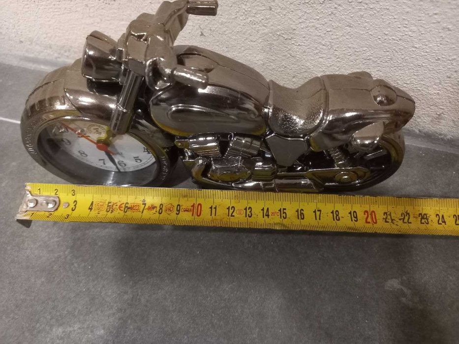 peça decorativa: moto com relógio