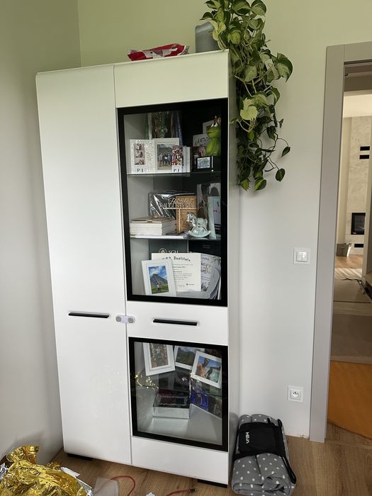 Witryna z przeszkleniami regał biały komoda