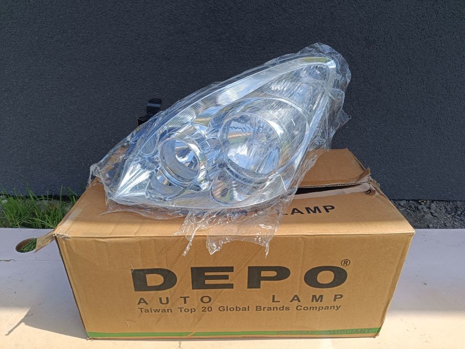 Toyota Corolla Verso Reflektor Lewy Przód Depo 07-09r lift