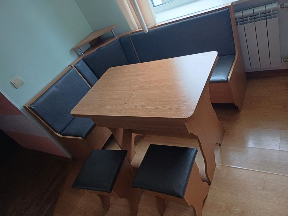 Кухонний куточок+стіл+2 табурети