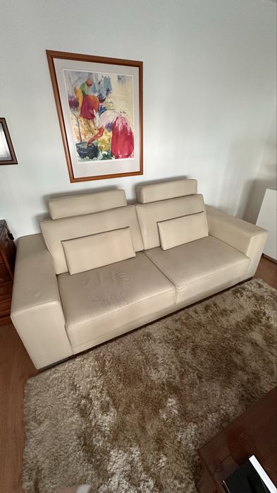 Sofá em Pele Clara