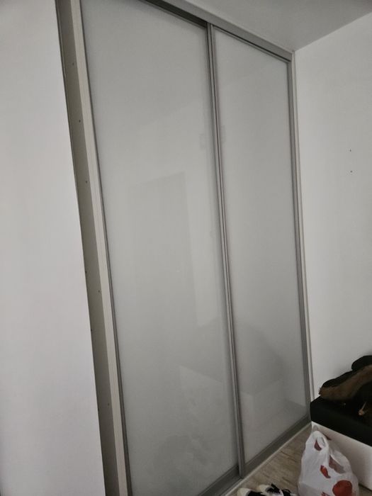 Szafa drzwi szklane przesuwane na buty ubrania biała led
