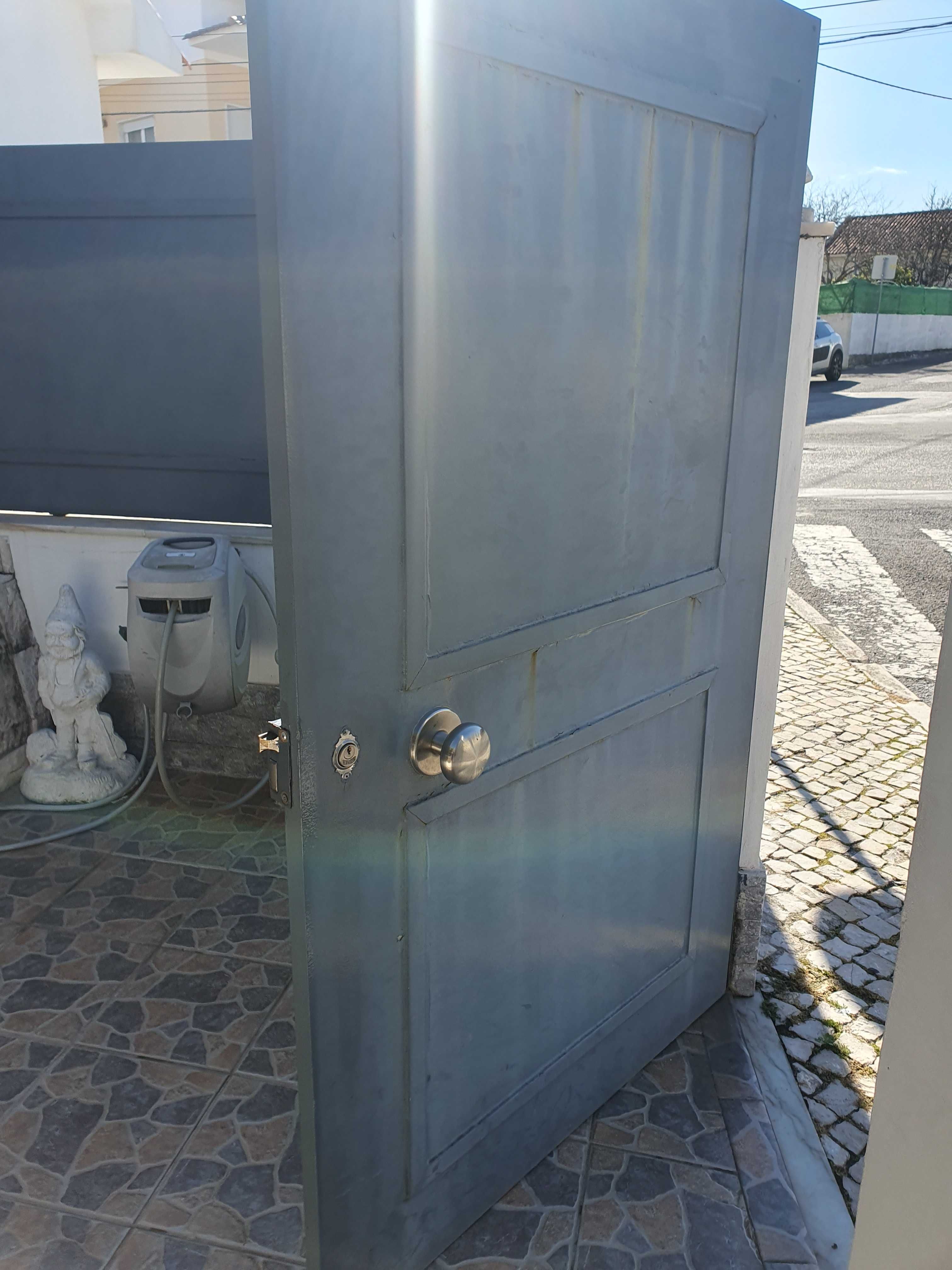 Vendo portão de ferro