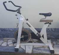 Bicicleta estática spinning Aerobika profissional