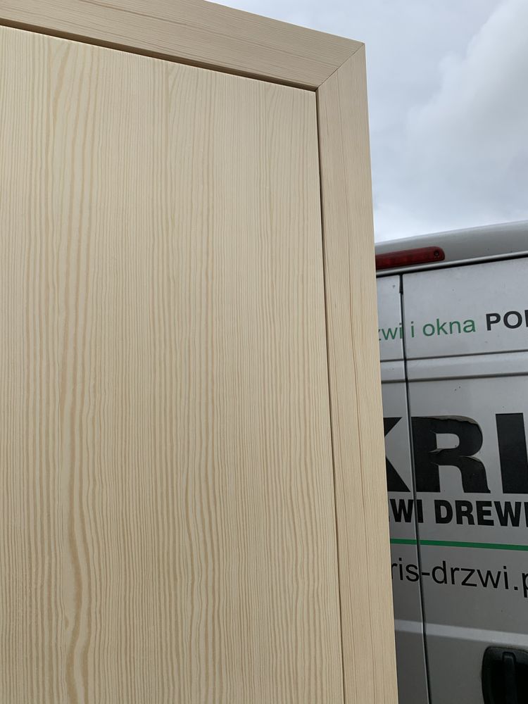 Drzwi wewnętrzne drewniane gładkie bezprzylgowe z ościeżnicą opaskową