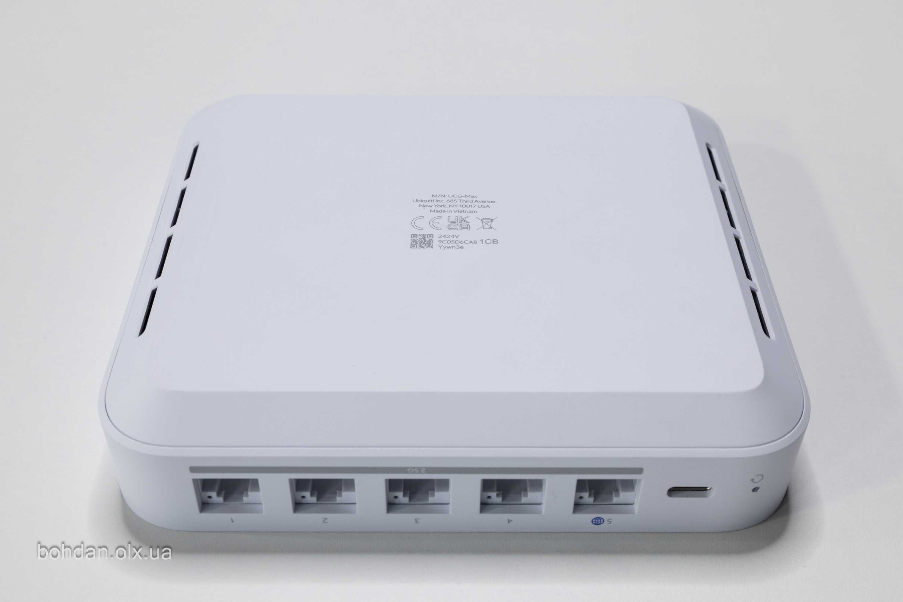 Ubiquiti UniFi Cloud Gateway Max (UCG-Max-NS) + M.2 SSD Tray