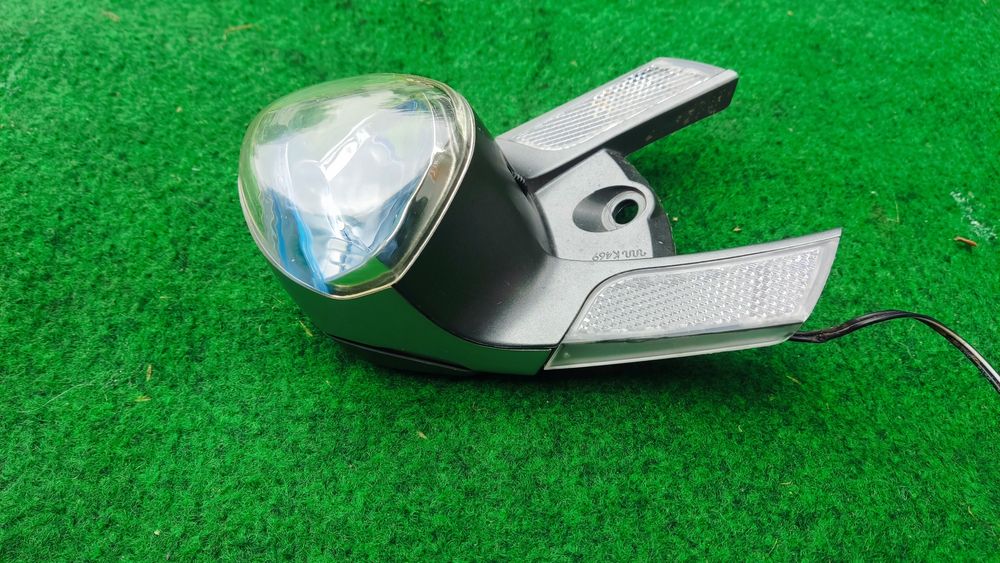 Lampa przednia Gazelle na Dynamo