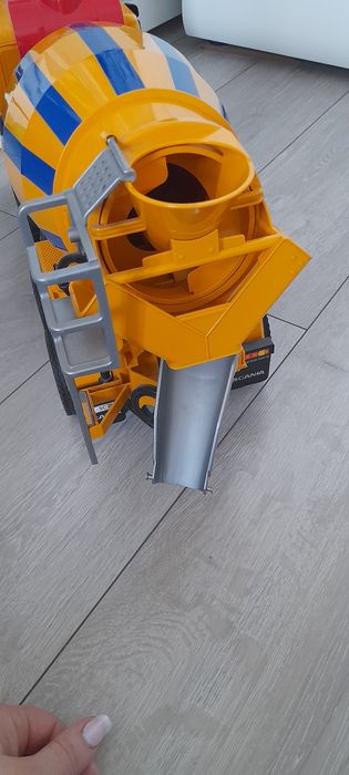 Bruder betoniarka scania