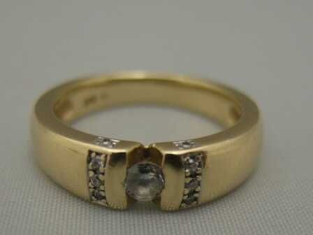 Złoty pierścionek z cyrkonią i brylancikami 585 5,90 g r 14