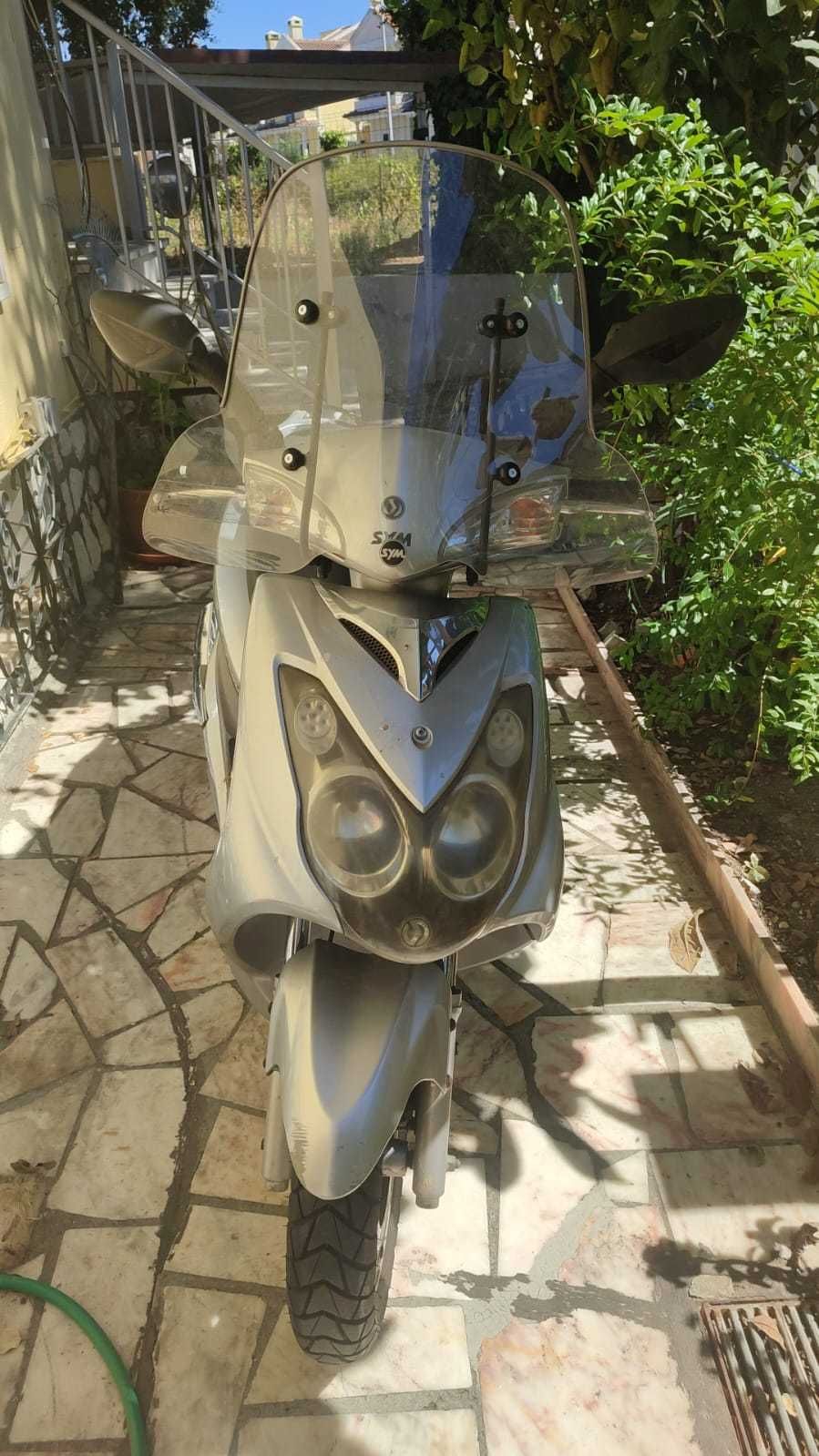 Sysm VS125 scooter