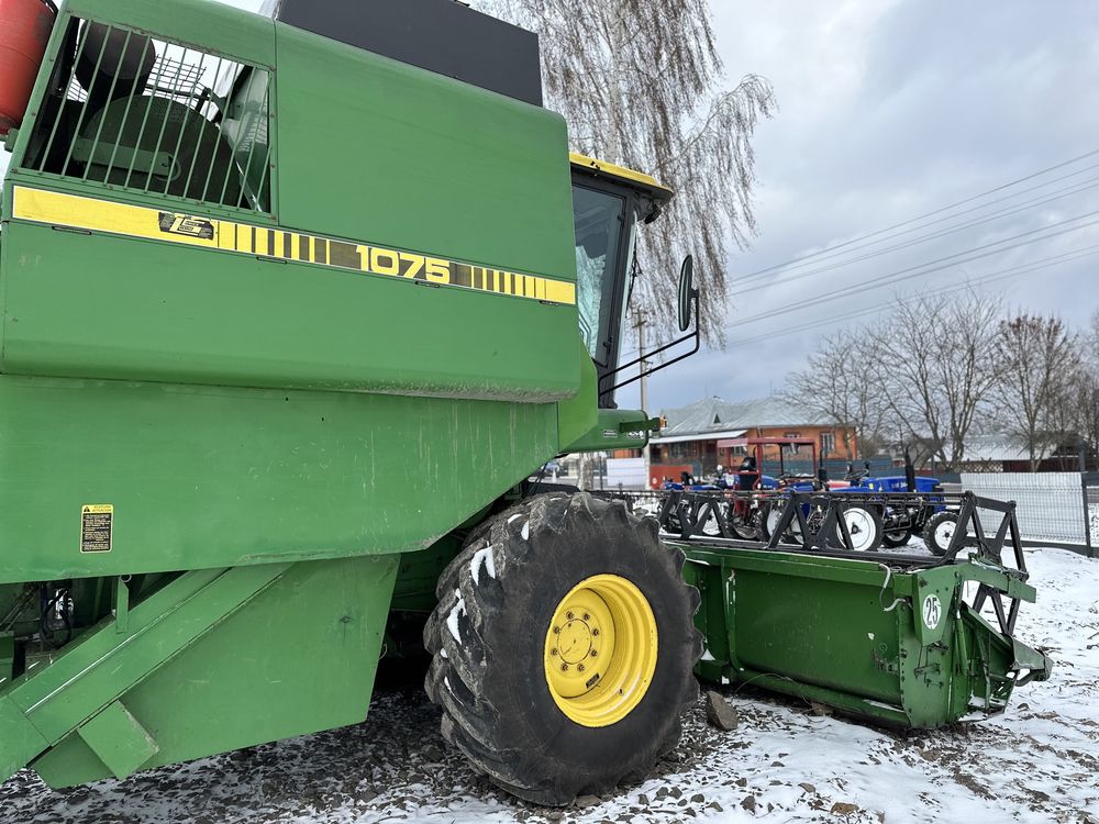 JOHN DEERE 1075 Комбай