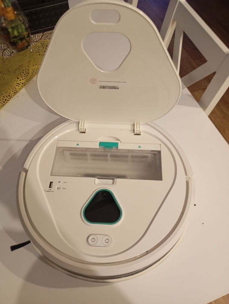 Robot odkurzający myjący Trifo Max Pet