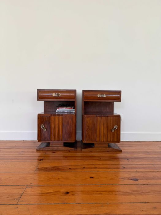 Par de mesas de cabeceira / bedside table