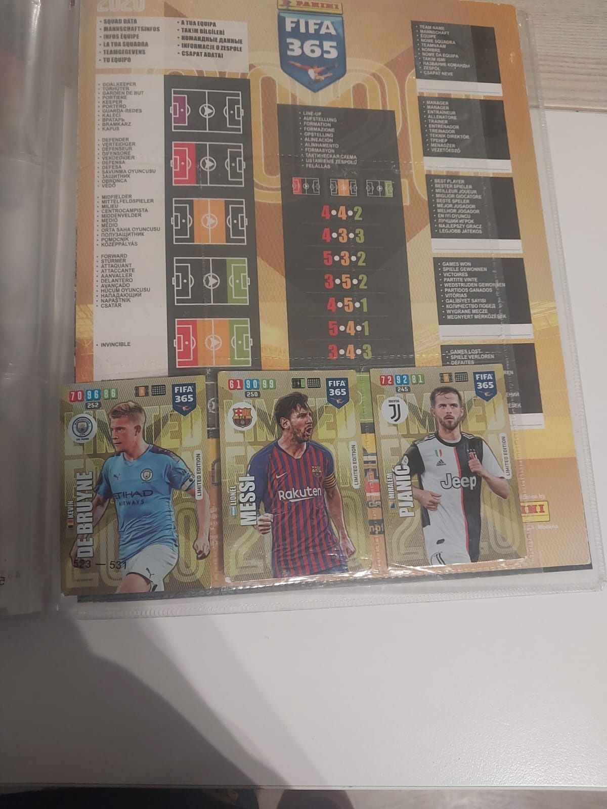 Karty piłkarskie + album Fifa 2020