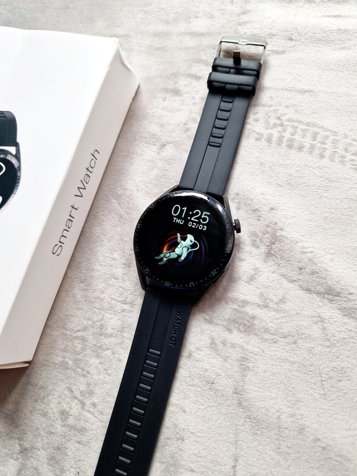 Czarny smartwatch GT4