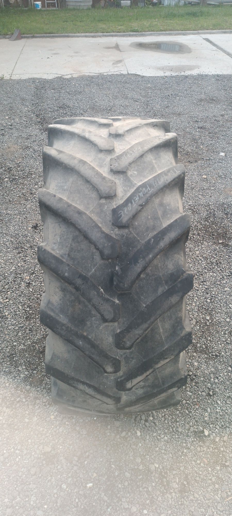 Opona trelleborg 540 65 r30