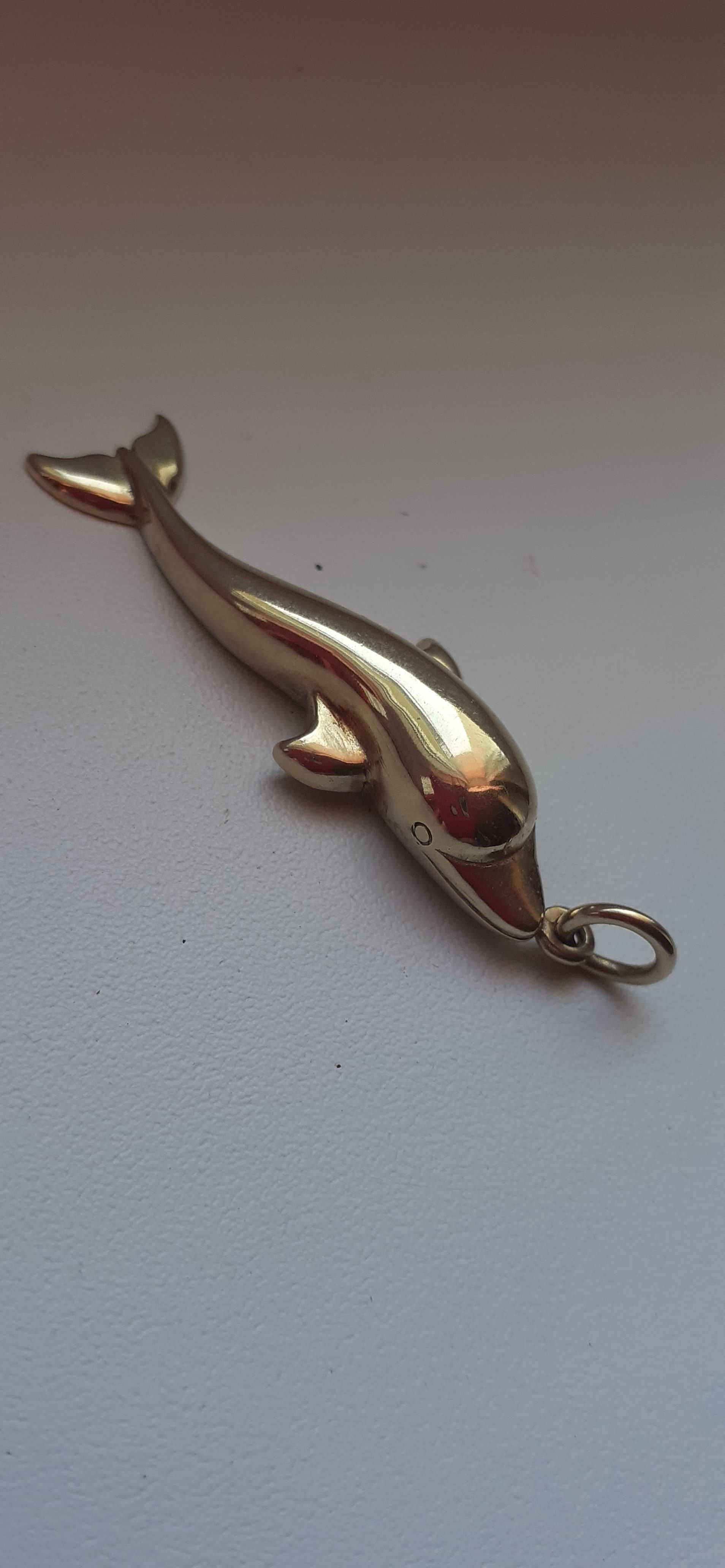 Złoto 585 sygnowane wisior-zawieszka delfin waga 5,7 gram.