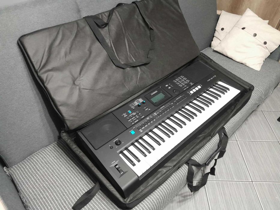 Keyboard Yamaha psr e473 wraz z akcesoriami