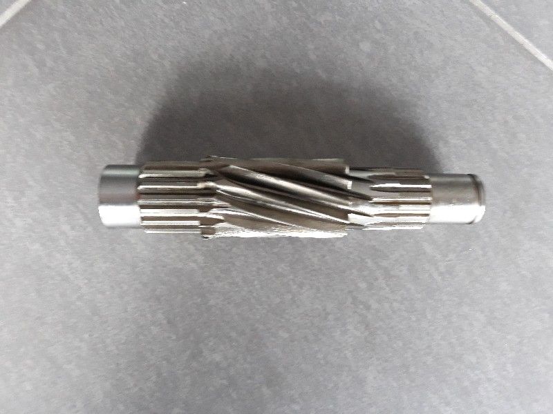 Wałek sprzęgła zapadkowego prawy KEMPER 345 (prawy mały rotor) 81879