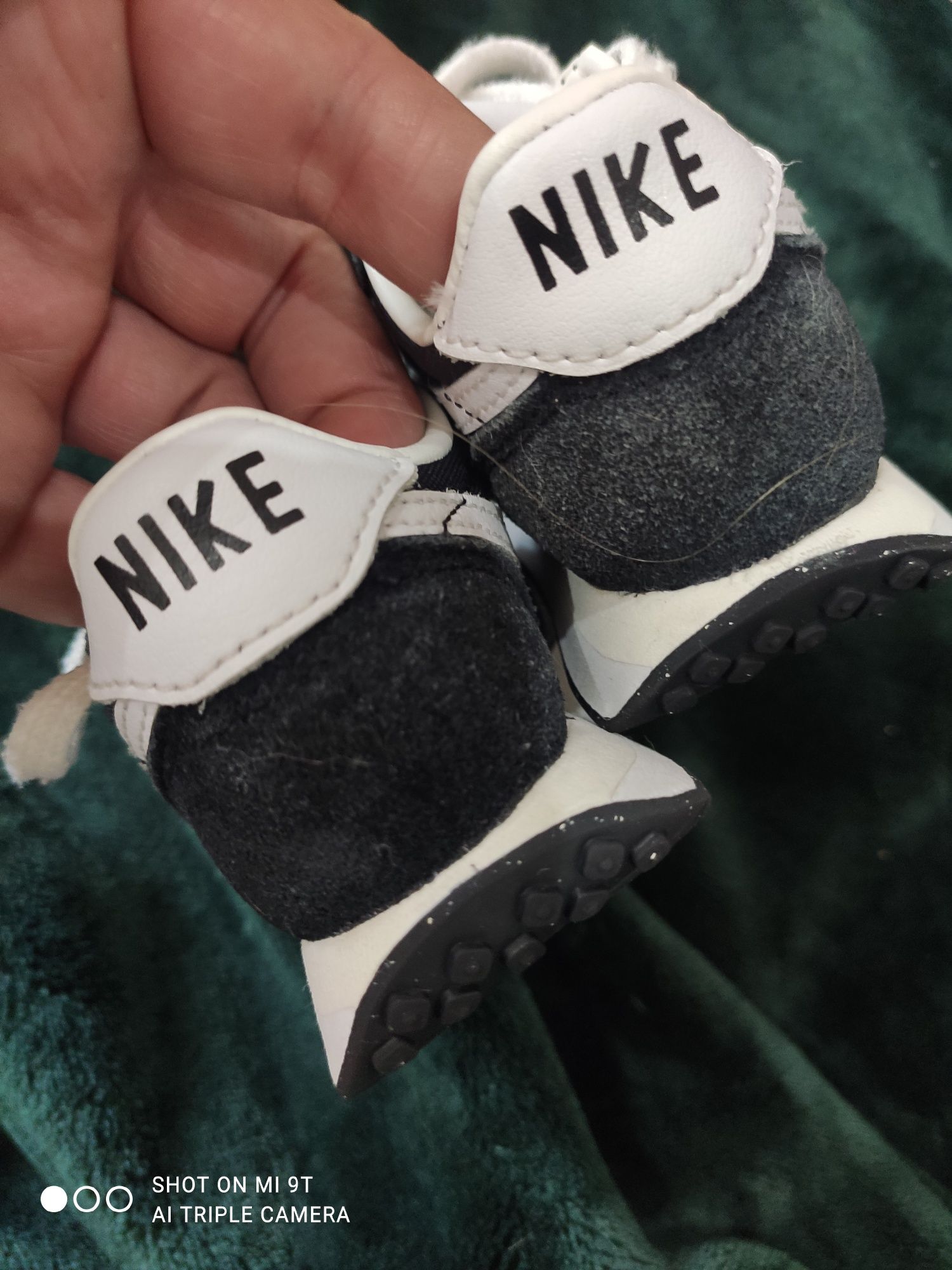 Buty adidasy Nike 13 cm spodnie dresowe Nike dla chłopca roz 92/98