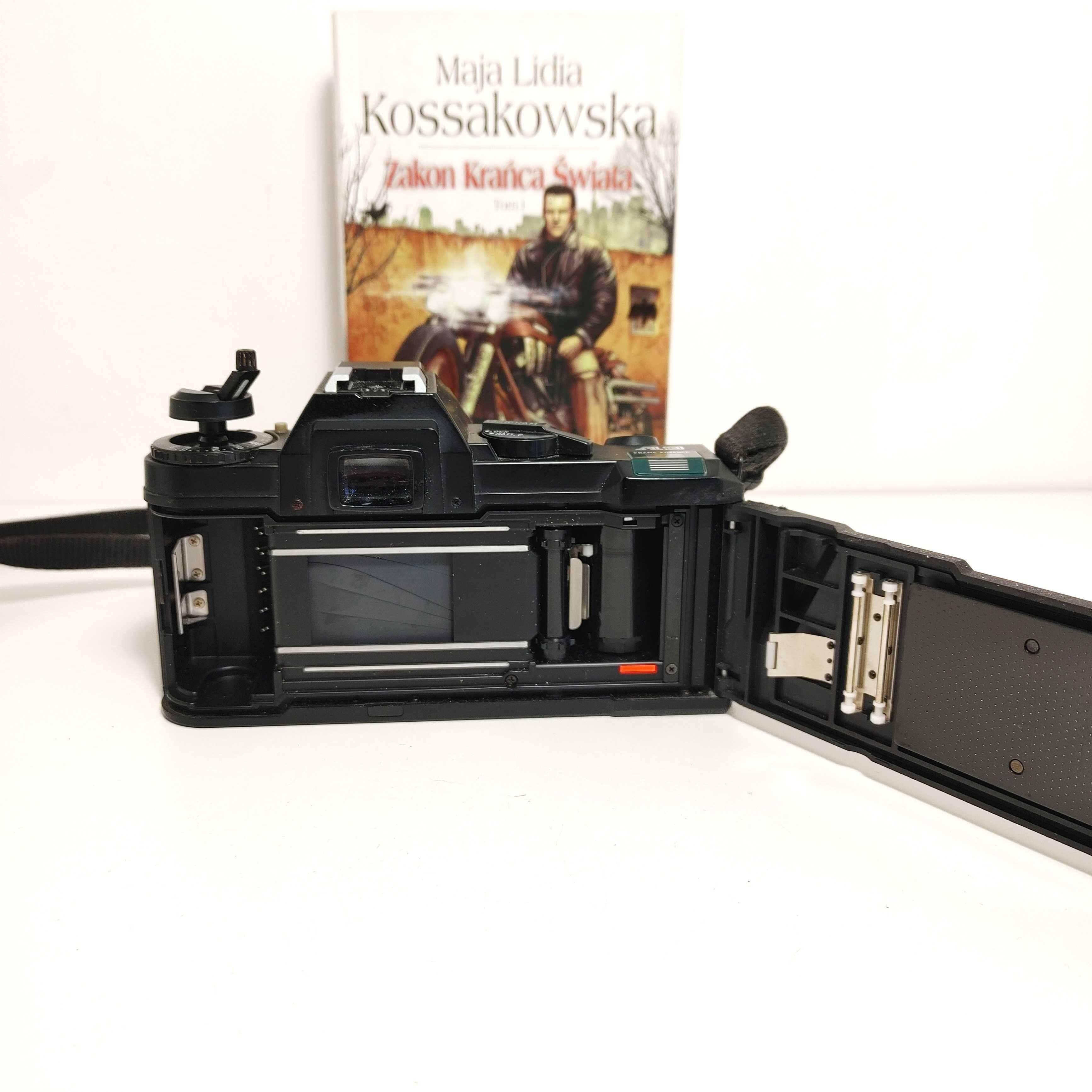Analogowa lustrzanka PENTAX A3 z szerokokątnym 28 mm 1:2,8 Sigma