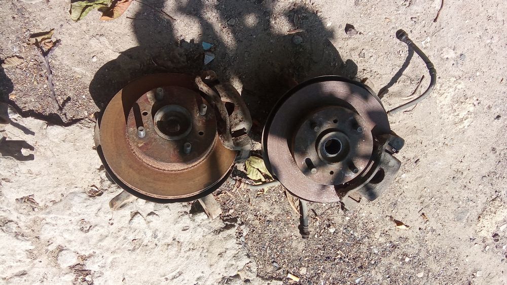 Продам задні стойки bluebird