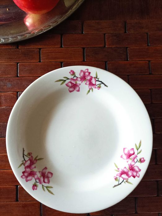 Stary chiński porcelanowy talerzyk deserowy z motywem magnolii