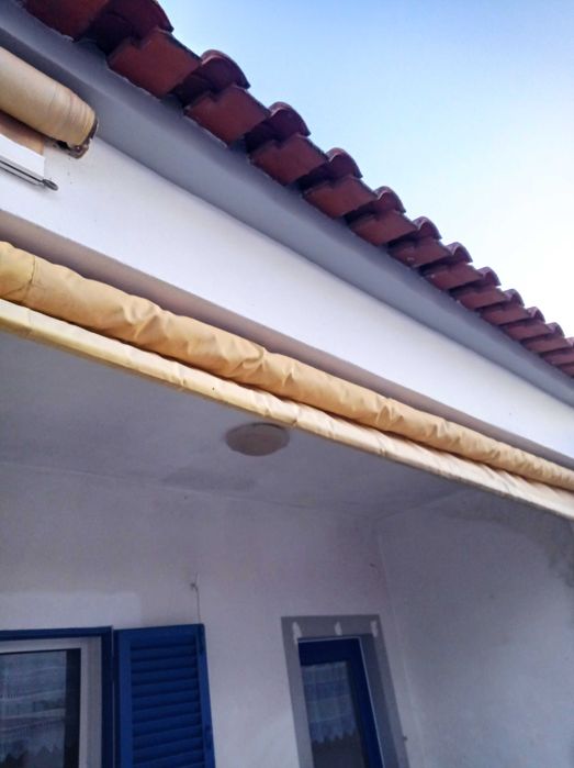 2 toldos amarelos