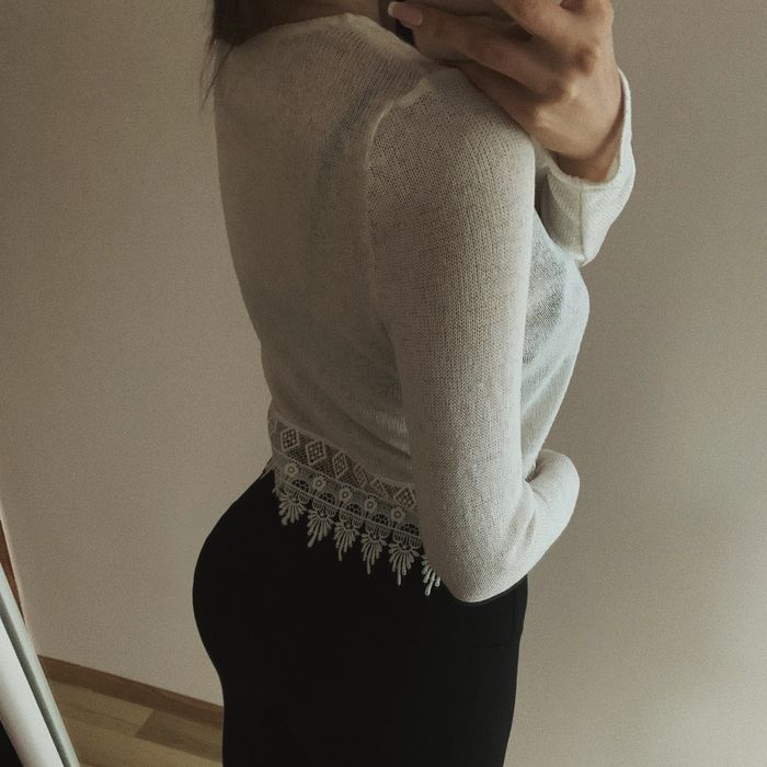 biały sweterek crop top sweter pleciony koronka dzianina bluzka top