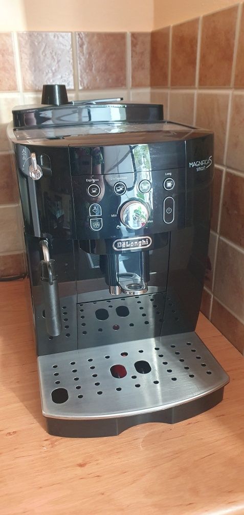 Ekspres ciśnieniowy De'Longhi Magnifica S Smart
ECAM230.13.B