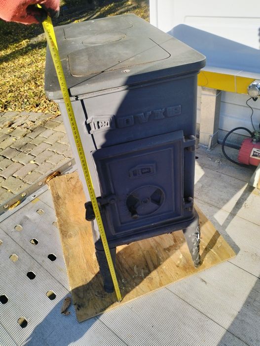 Duży żeliwny piec kominek taki jak jotul 118