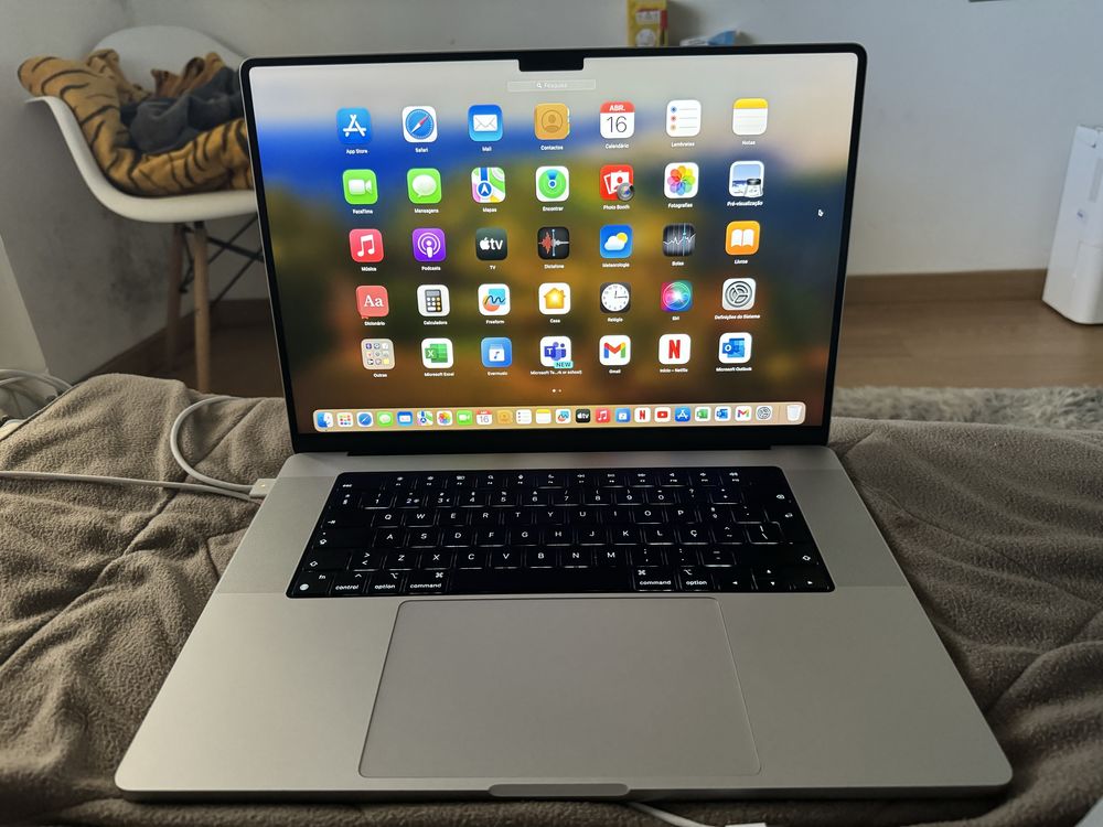 MacBook Pro 16'' | 2023 | M3 Max 14-core | 36GB | 1TB SSD - Prateado