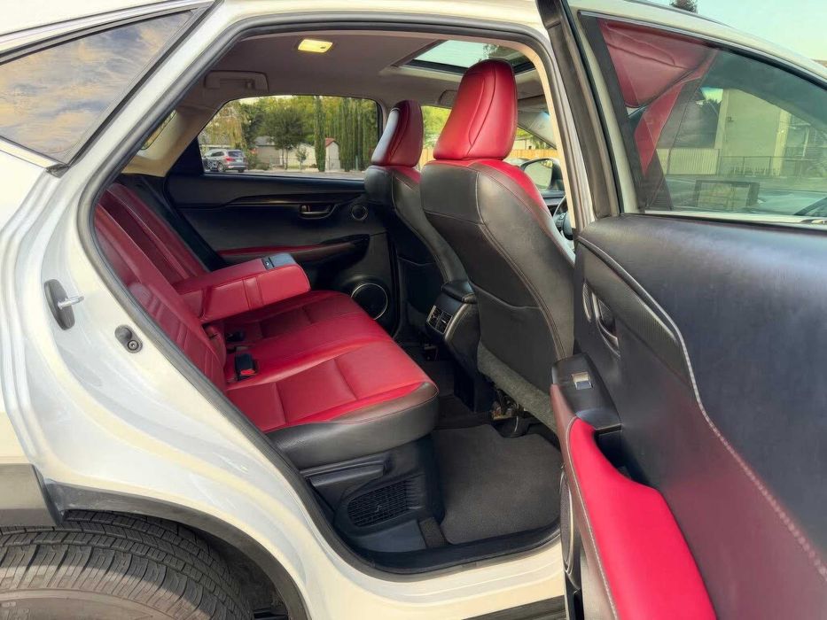 Lexus NX Hybrid 300h      2018