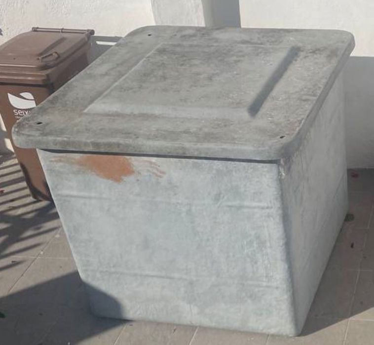 Depósito em fibra de vidro para vinho / água (1.000L