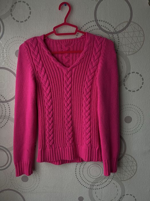 Светр вʼязаний жіночий