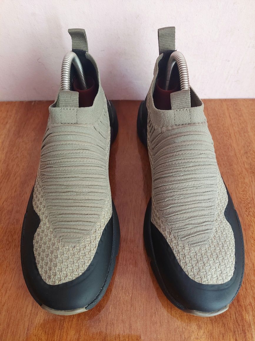 Сліпони фірми Clarks оригінал

Розмір по бірці :
US 7  1/2  UK 6  1/2