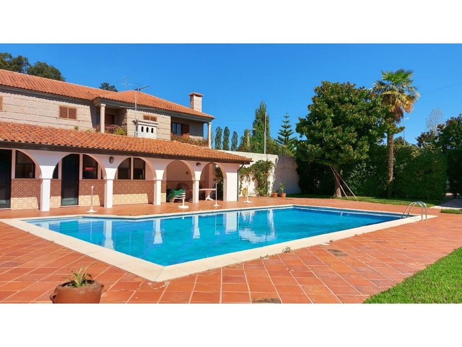 Moradia T4 com piscina e extenso jardim, em Gavião - Vila Nova de F...
