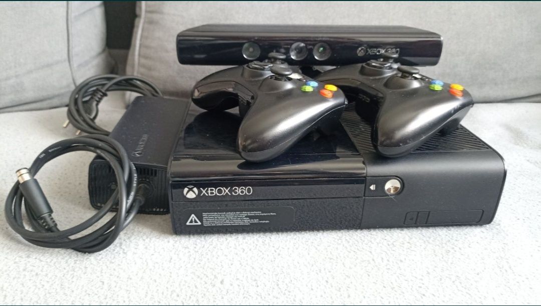 Konsola Xbox 360 E kinect 2 pady