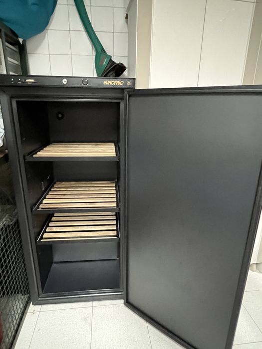 Arca de vinhos como nova