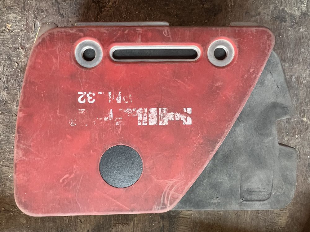 Niwelator, Laser krzyzowy HILTI PM-32