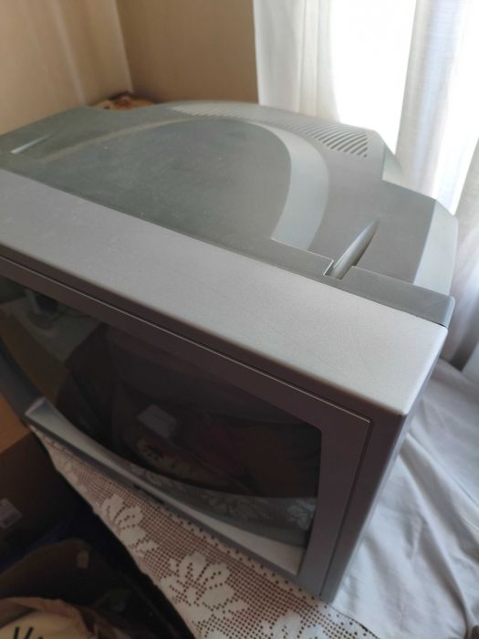 Tv com comando incluido