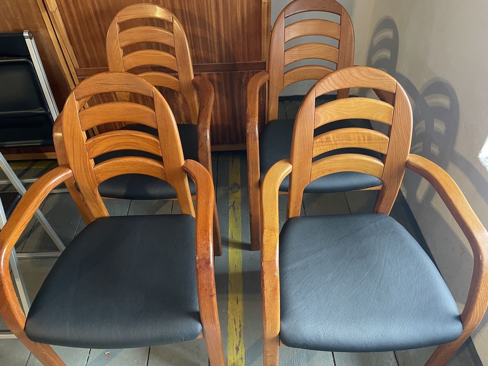 Krzesła teakowe marki PJ DENMARK siedzisko skóra, vintage, modern,