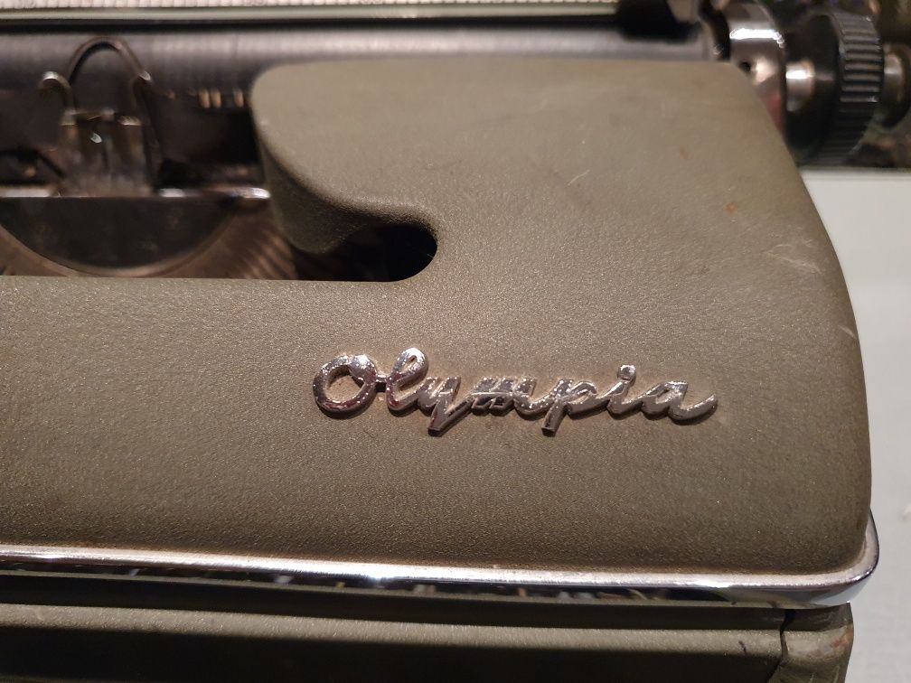 Maszyna do pisania OLYMPIA oryginalna niemiecka