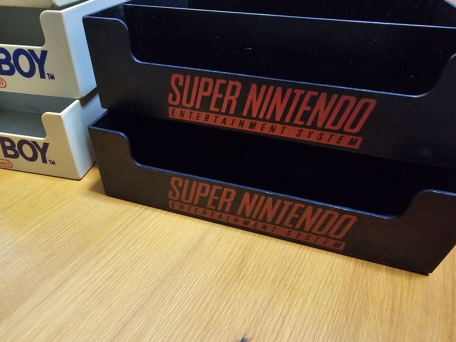 Trays para jogos da Nintendo Gameboy e SNES