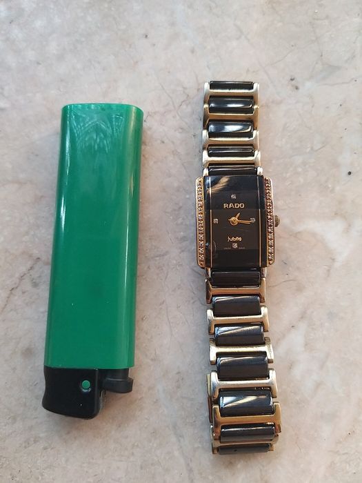 Продам женсие часы RADO