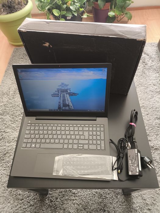 Portátil  Lenovo V130-15IKB c caixa, i3 7gen, 4GB RAM DDR4, 500GB disc