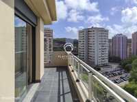 Luminoso apartamento T2, em Miraflores, com vista para o Tejo