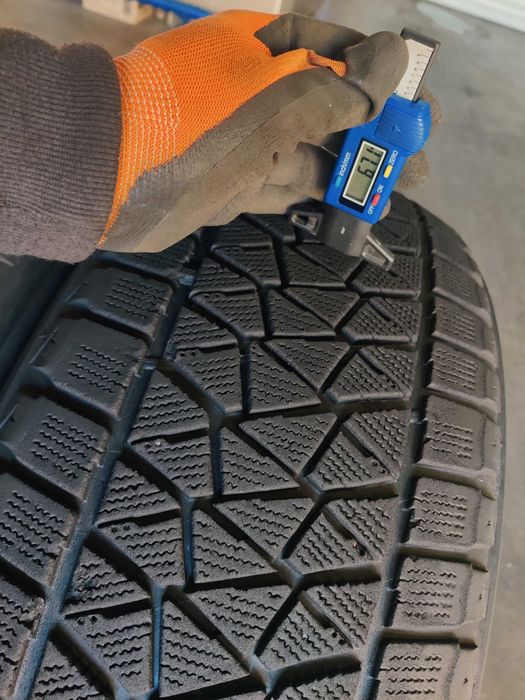 R20 235 55 Bridgestone Blizzak DM-V2 зимові шини