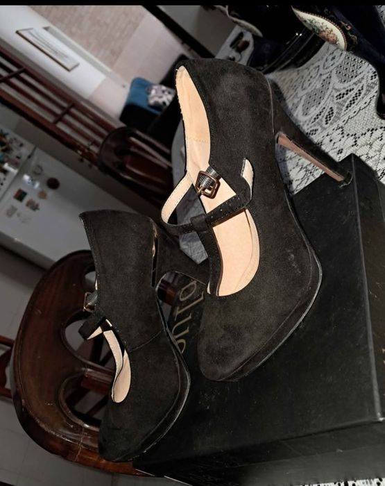 Sapatos de salto alto