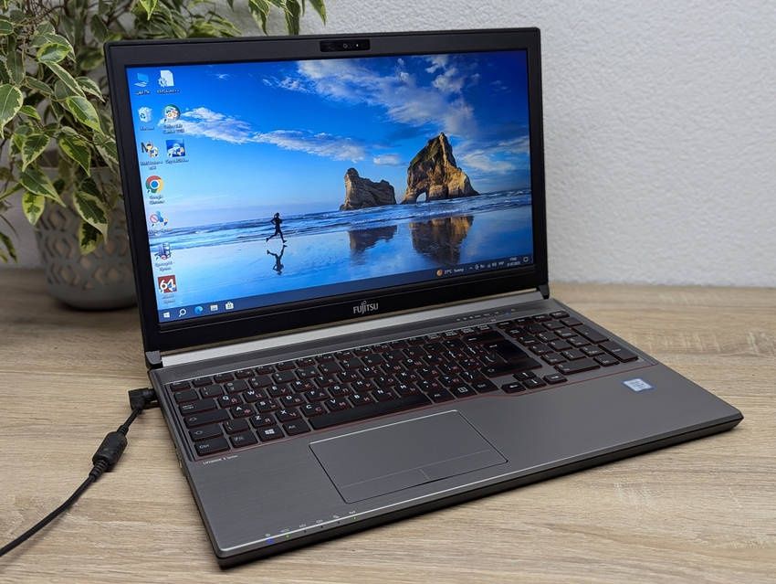 Продам ноутбук Fujitsu E756 з підсвіткою клавіатури.